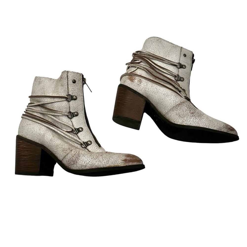 Buckle - Sbicca Peace Keeper Leather Boot - Women's Shoes White | size 7 - Picture 8 of 16